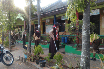 pengelolaan sampah plastik di lingkungan sekolah