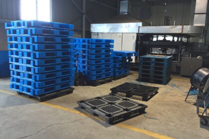Pallet plastik vs kayu