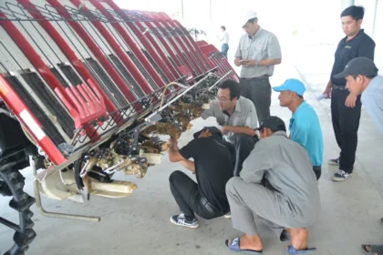 cara membersihkan rice transplanter