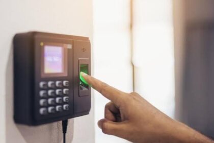 Manfaat absensi fingerprint online