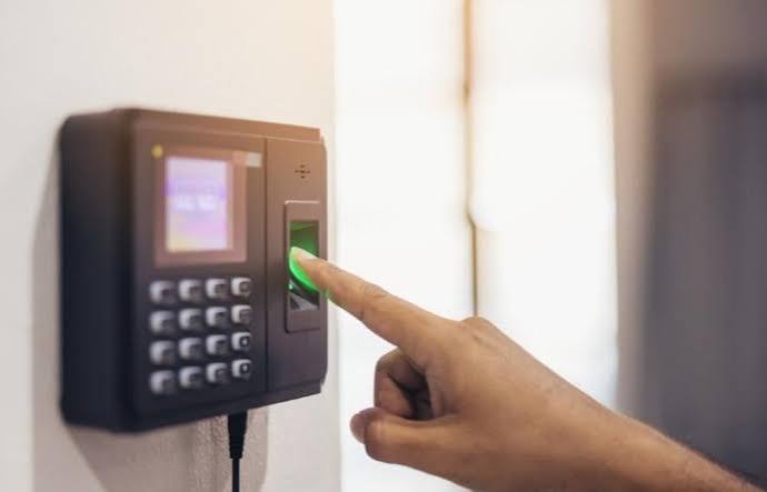Manfaat absensi fingerprint online