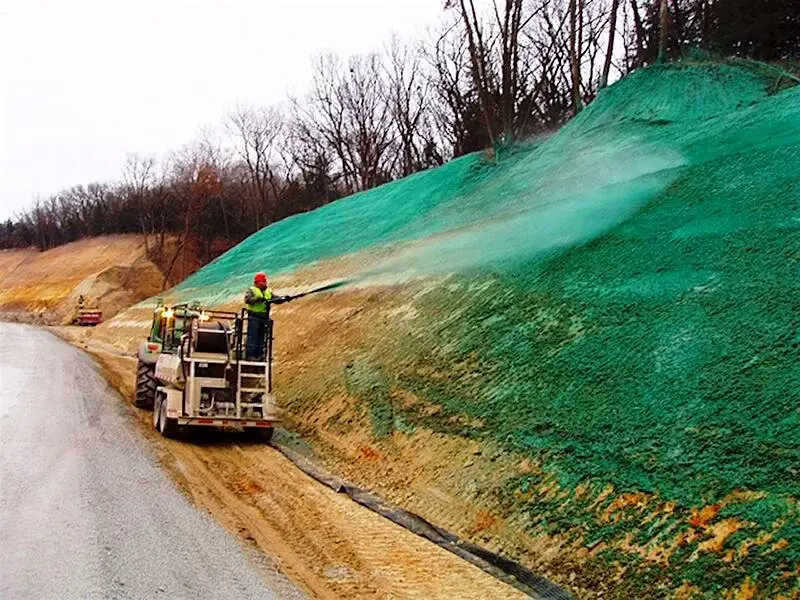 teknik hydroseeding untuk revegetasi tambang